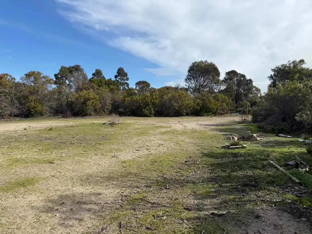 Sapphiretown Kangaroo Island land primed for your Island retreat. Peace, nature and potential. Cleared area ready for building (STCC).