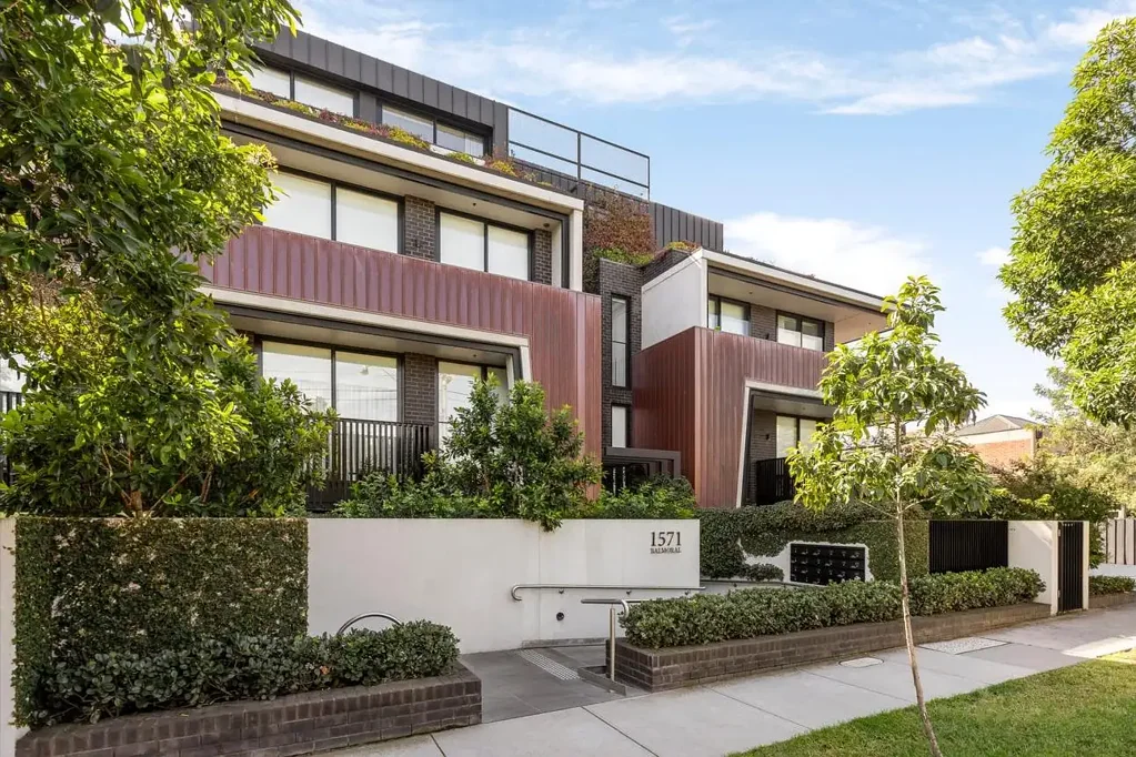 Exceptionally Large, Architecturally Designed Luxury | FLARE REAL ESTATE