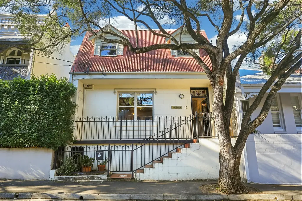 Camperdown 4Phòng ngủ Family sanctuary offers a spacious and bright home