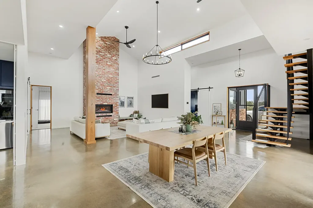 Maindample 4 Bedroom High-End Country Living with Iconic Rural Views