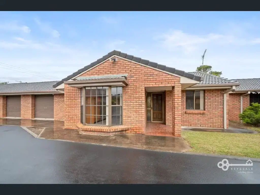 Two bedroom Brick unit - walking distance to Supermarket