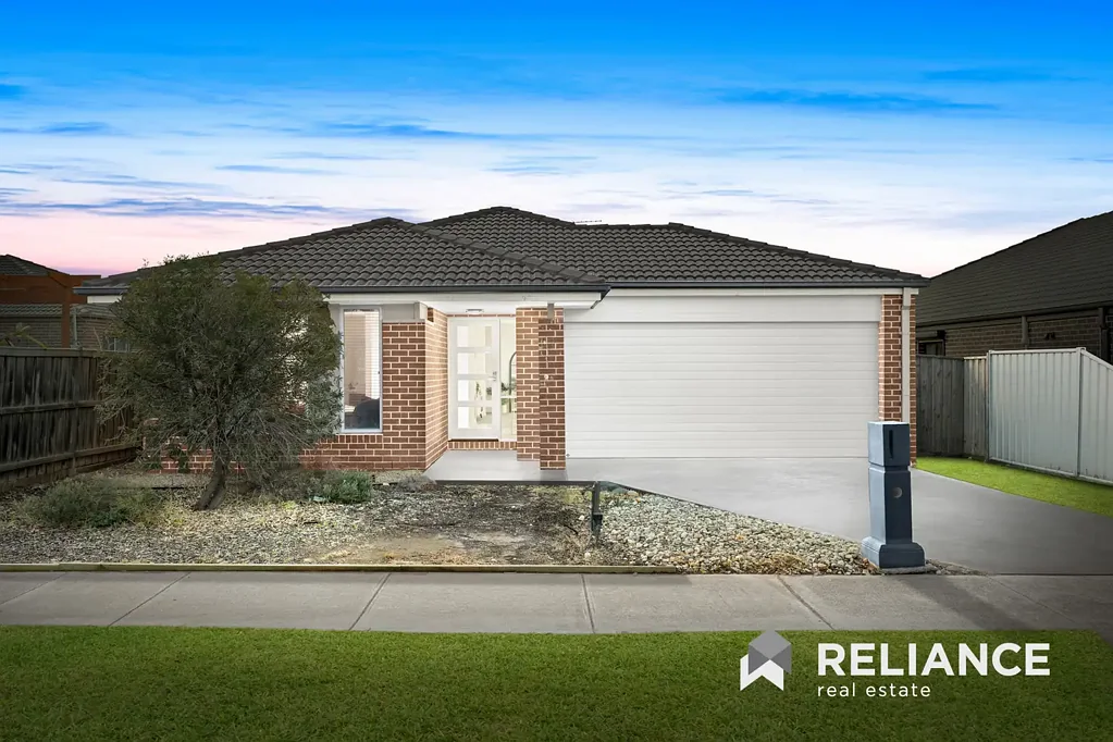 Point Cook 4침실 Perfectly Positioned Family Living in Waterhaven Estate