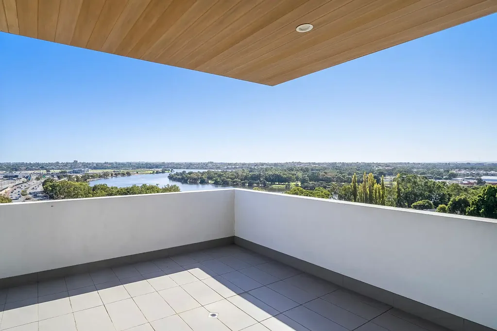 Burswood 2Moenga Top Floor Apartment with Stunning River & City Views!