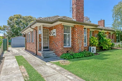 Heidelberg Heights 3房 历史魅力现代豪华 2卧1浴加书房 批准规划翻新潜力 谢尔利公园美景 宽敞舒适布局 3卧室自然光 功能性厨房用餐区 家庭浴室洗衣房 宁静公园景观 黄金地段便利生活 Renovate, Rebuild or Redevelop