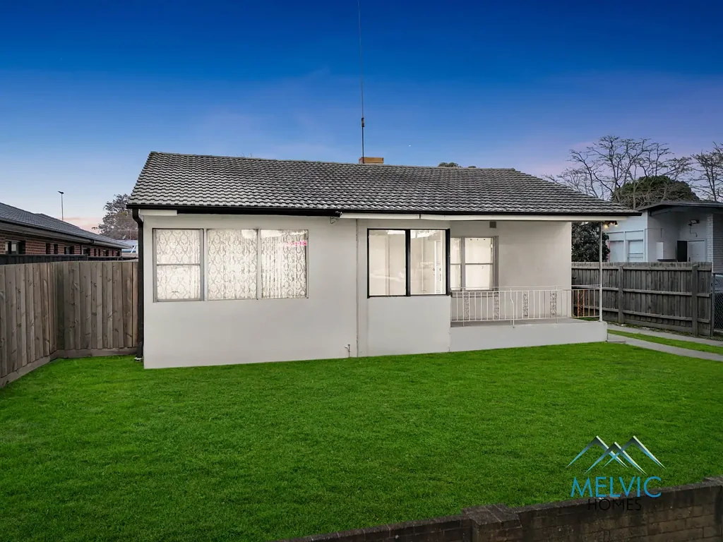 Frankston North 3房 Frankston North 宽敞地址，舒适便利！ Live In, Renovate or Develop – Approved Plans for Two Modern Units !