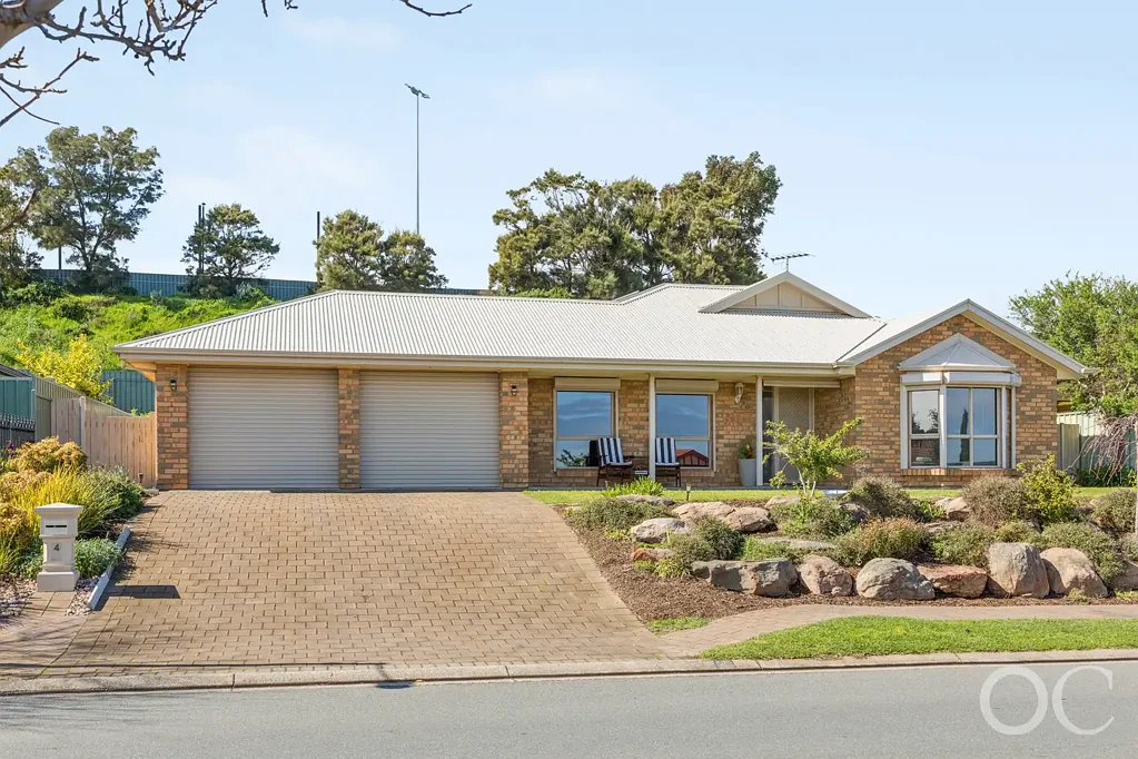 Hallett Cove 4房  Open the Door to Spacious Family Living with Multiple Zones and Coastal Convenience.