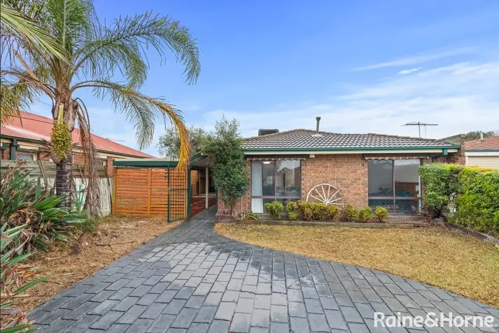 Spacious Family Home in Convenient Roxburgh Park