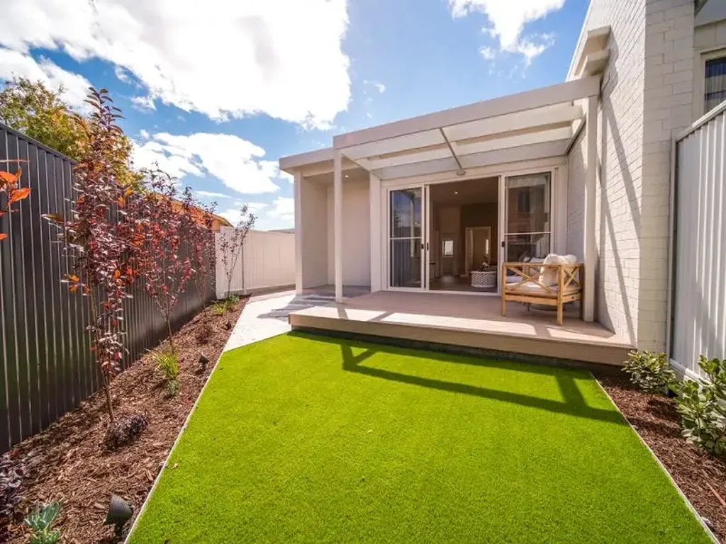MODERN LUXURY LIVING IN PLYMPTON!