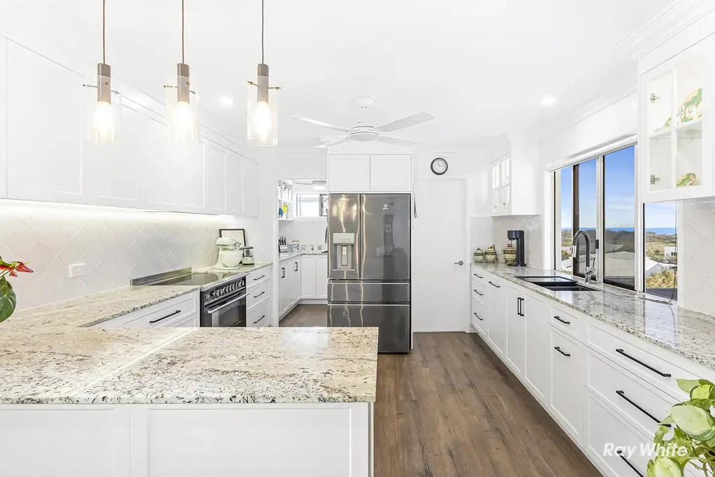 Pacific Heights 4Kwarto Live on One Level with Sensational Ocean Views