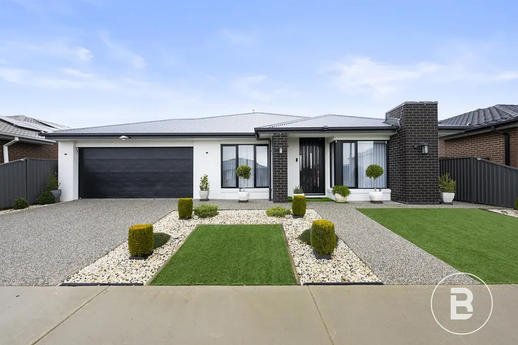 Lucas 4कमरा MODERN FAMILY LIVING WITH DESIGNER FINISHES