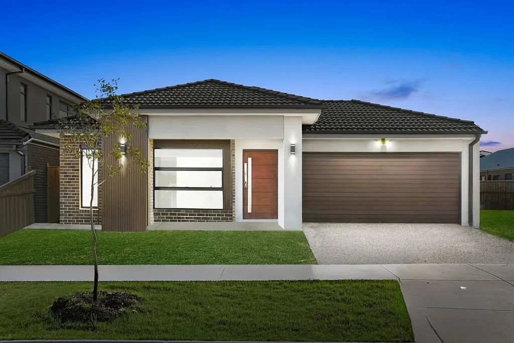 Spacious 4-Bedroom Family Home for Lease – Prime Sunbury Location!