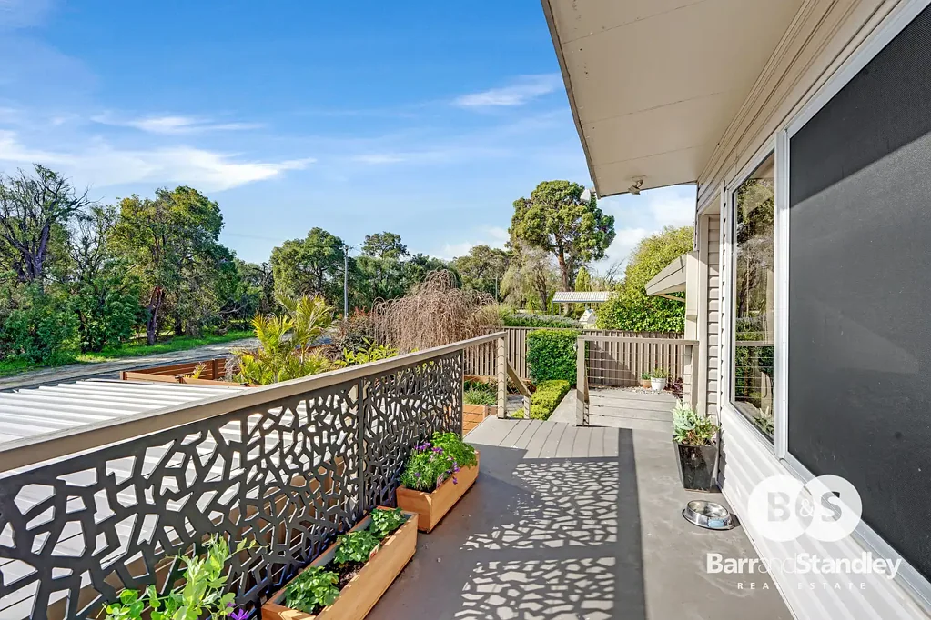 Eaton 3Moenga Elevated Living with Beautiful Collie River Views