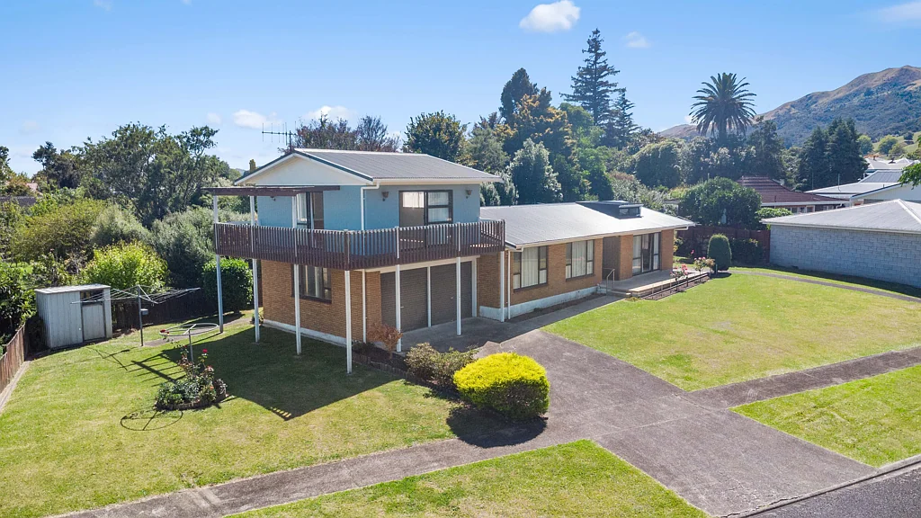 Te Aroha 3 Slaapkamer Brick gets the tick