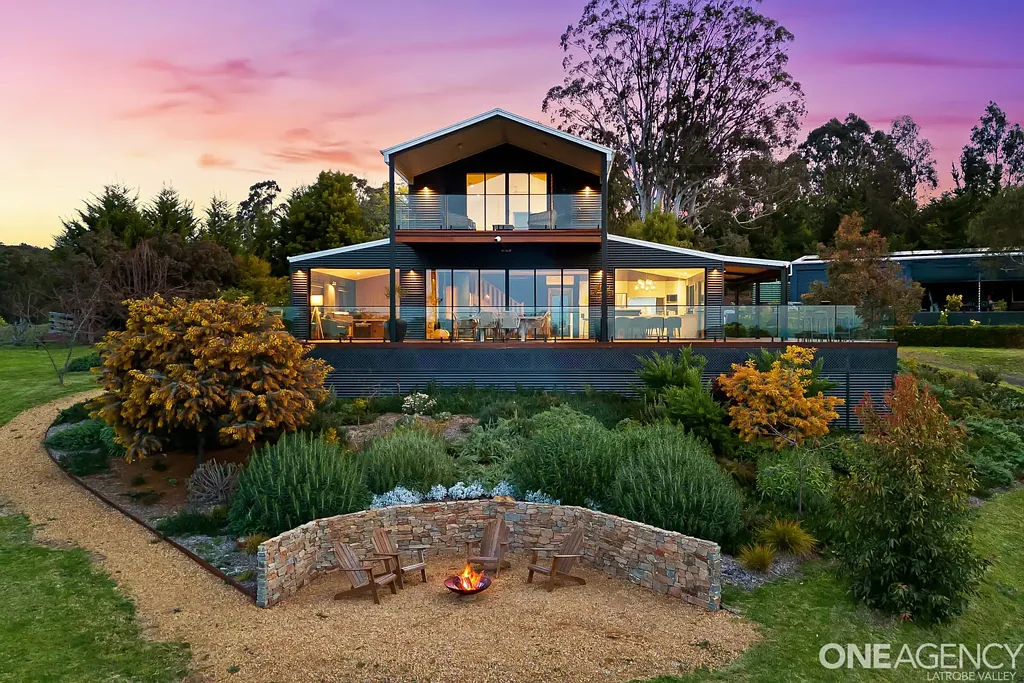 Callignee 3房  Private Acreage Escape with Views to Remember
