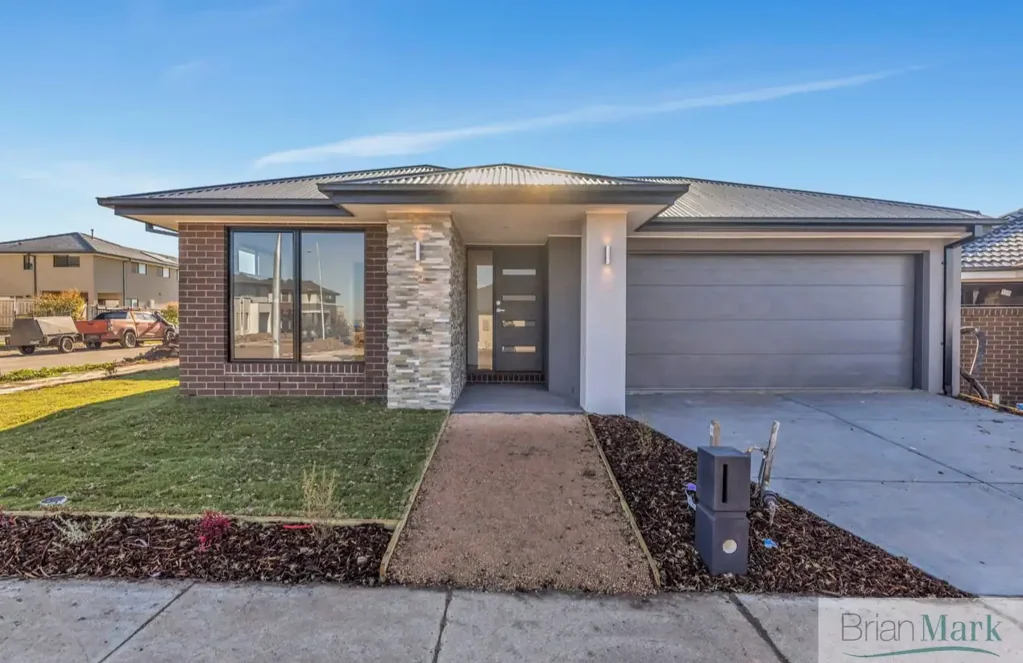 Werribee 4Kwarto Near New Four Bedroom with Lease until August 2027