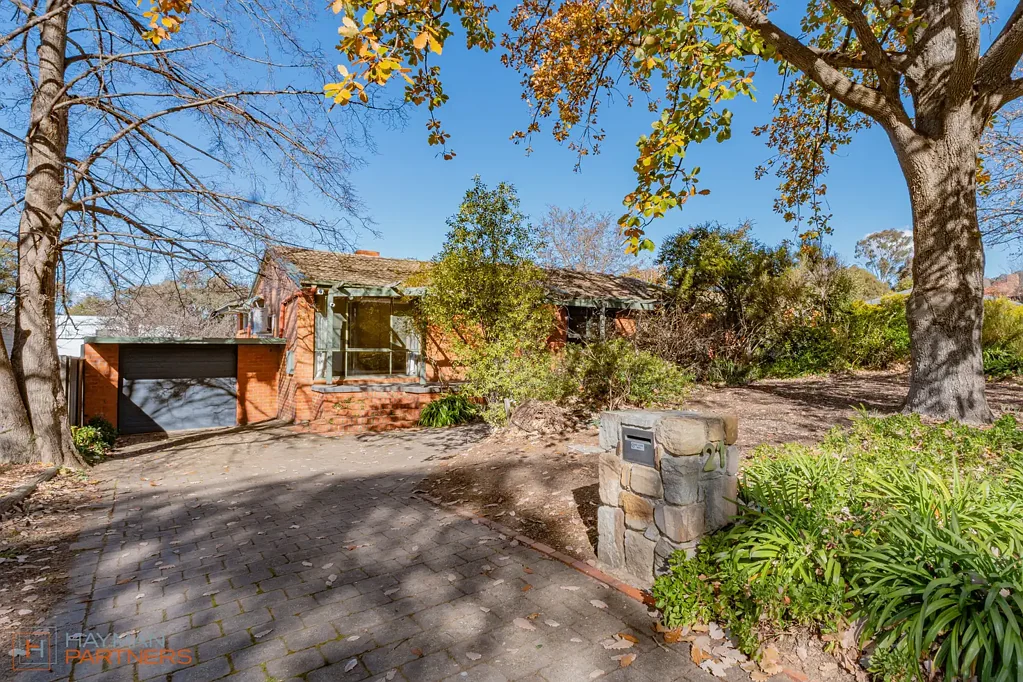Lyons 4房  Well-Positioned Family Living on a 754m² RZ2 Block