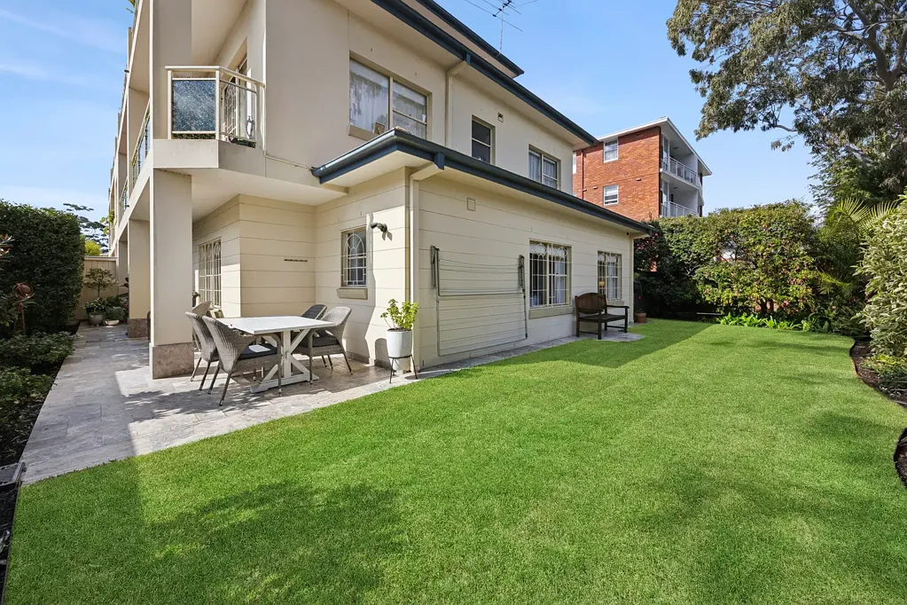Mosman 3 Bedroom Stylish Garden Apartment with Contemporary Elegance