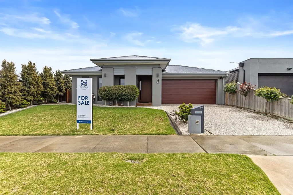Traralgon 4Kwarto 17 Friesian Avenue, Traralgon — Modern Design, Family Warmth