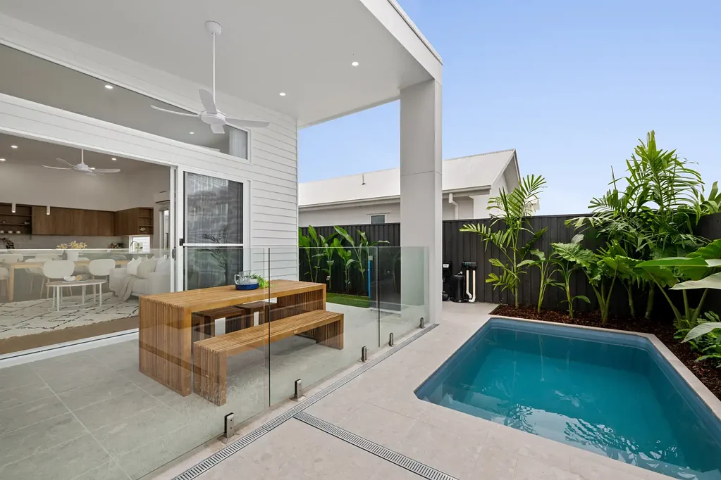 Banya 5 Slaapkamer Brand New Designer Living on Rare Corner Block with Seamless Indoor-Outdoor Flow