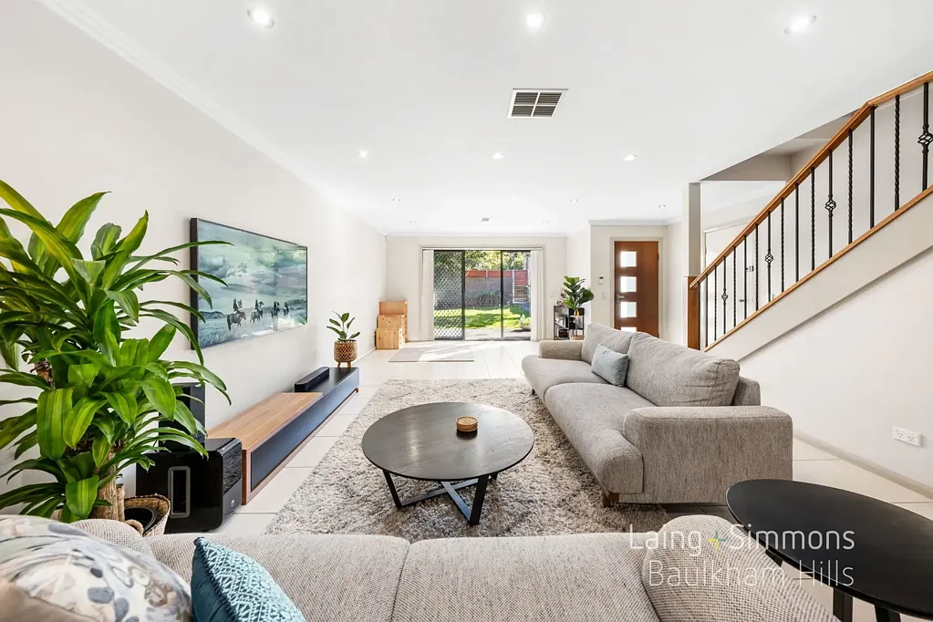 Baulkham Hills 3Zimmer Modern Townhouse in Premium Complex - Quality Finishes, Spacious Layout and Great Location