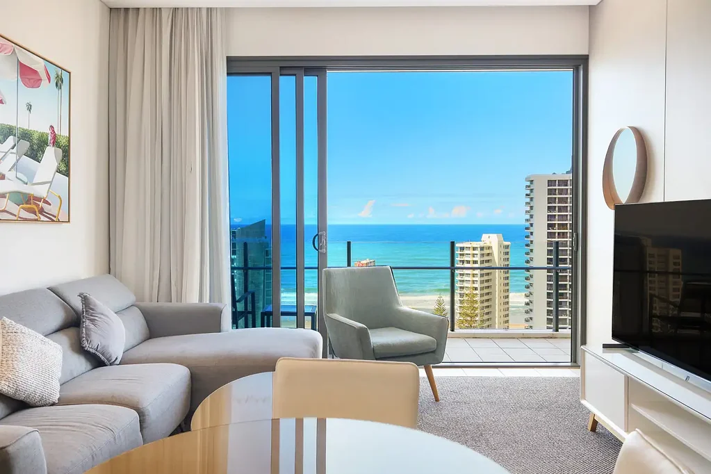Surfers Paradise 1 Bedroom Top Floor | Ocean Views | High Ceilings
