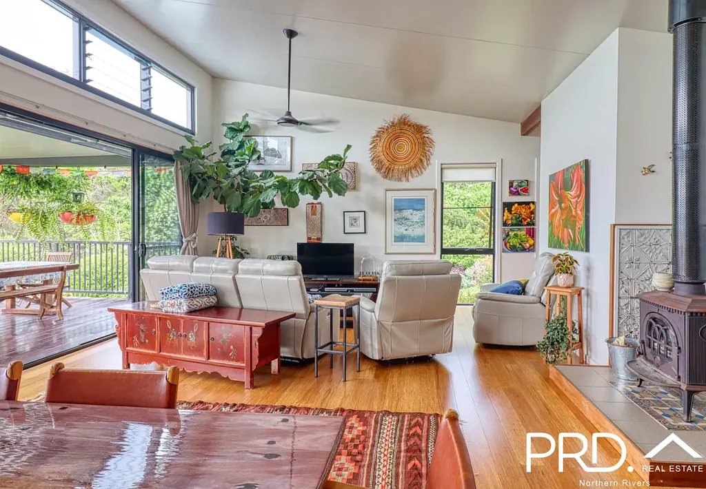 Spacious Living And Panoramic Views