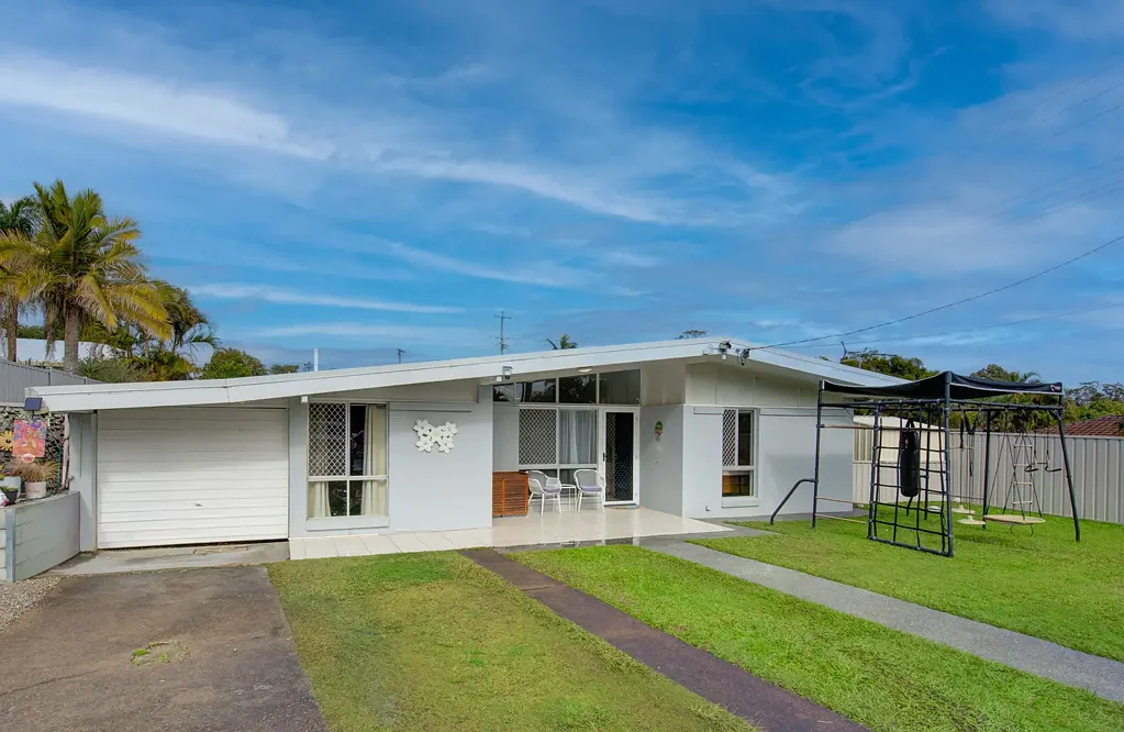 9 EDINBURGH ROAD – ALEXANDRA HILLS – AVAILABLE MID AUGUST