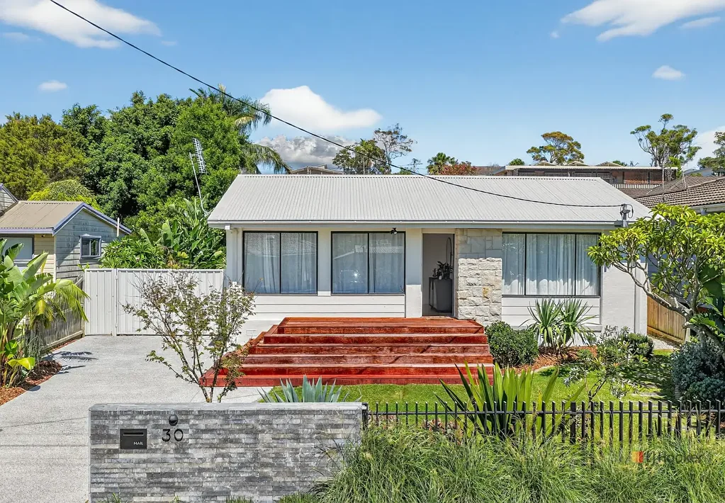 30 Delia Avenue, Budgewoi, NSW 2262