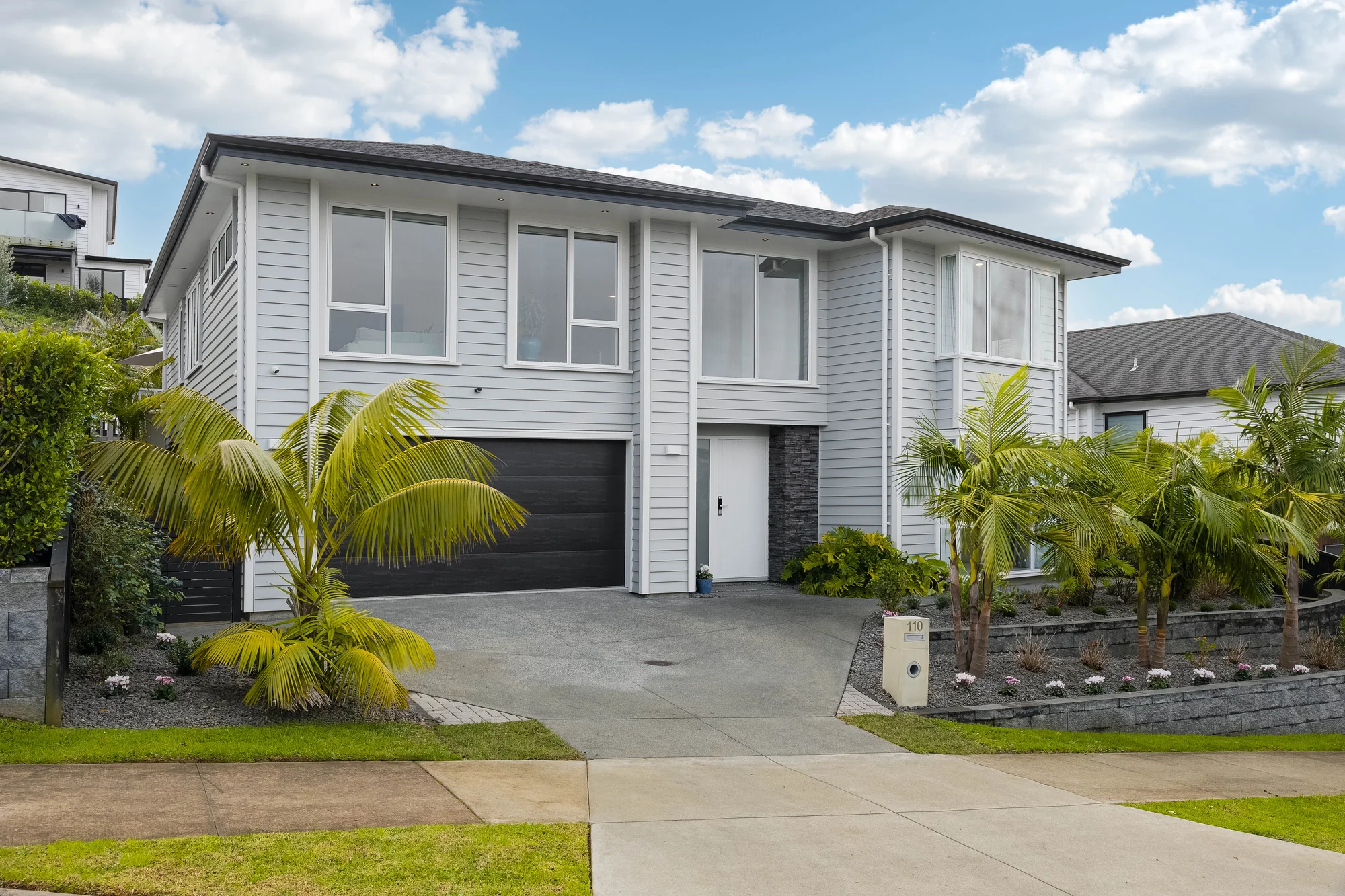 Orewa 6房 恢弘住宅！灵活布局，舒适温馨，景观花园，生活便利！ Grand Living. Endless Flexibility.