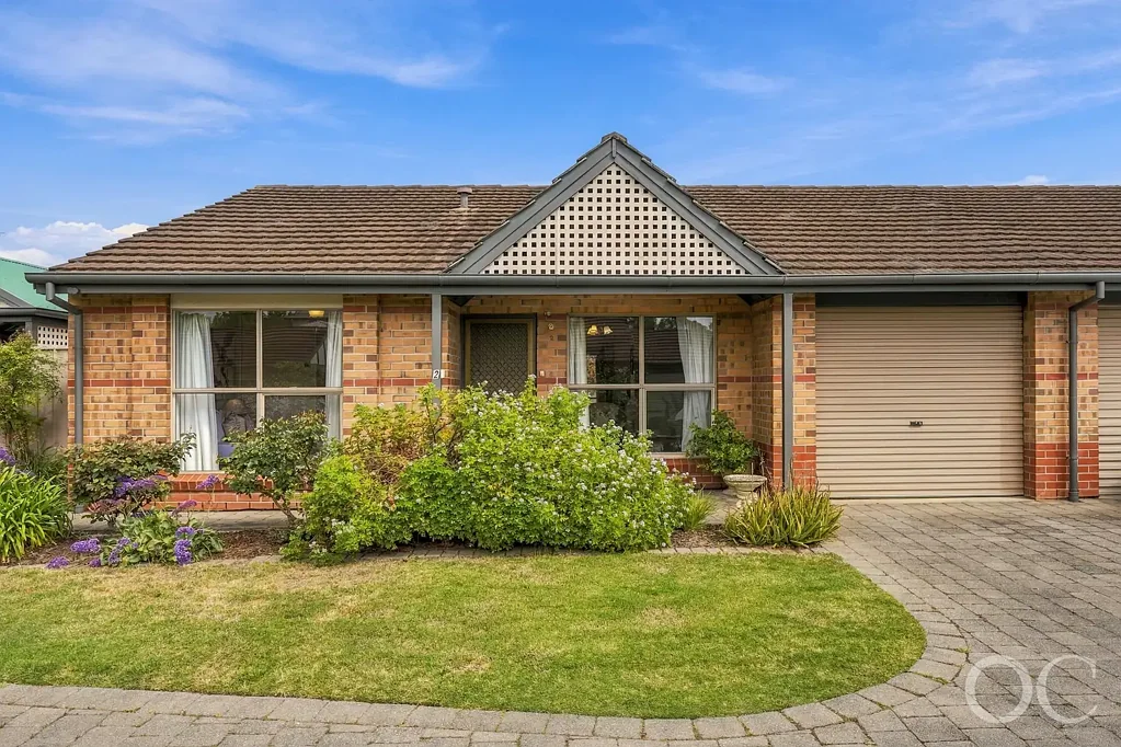 Grange 2ਬੈੱਡਰੂਮ Open the Door to Private, Low-Maintenance Living Near the Beach