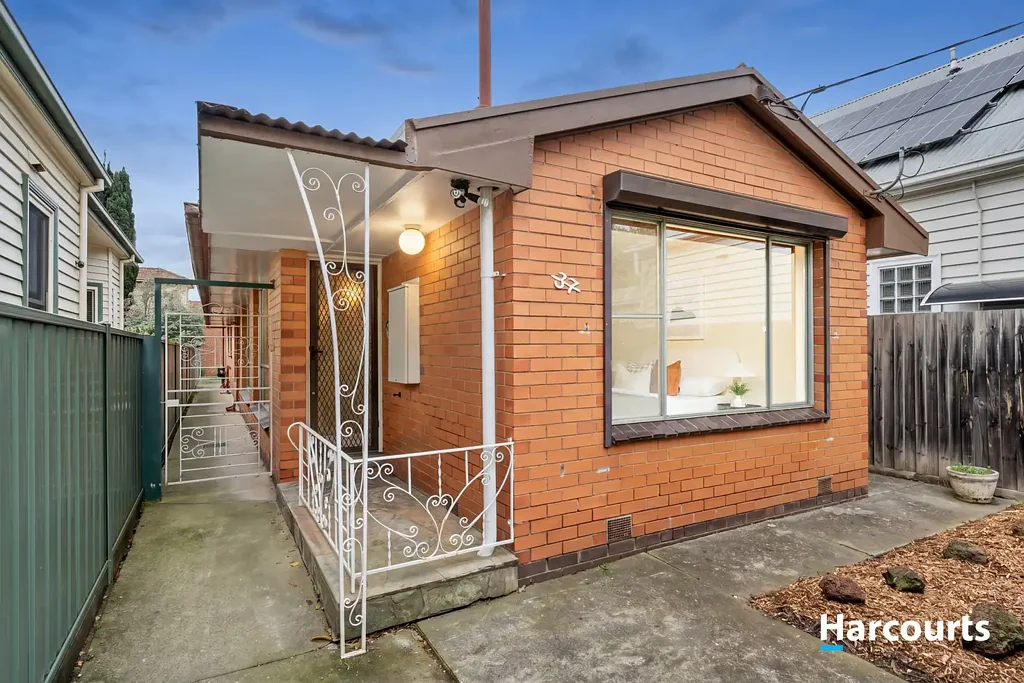 Ascot Vale 3Zimmer Entry-Level Opportunity in Prime Ascot Vale Location