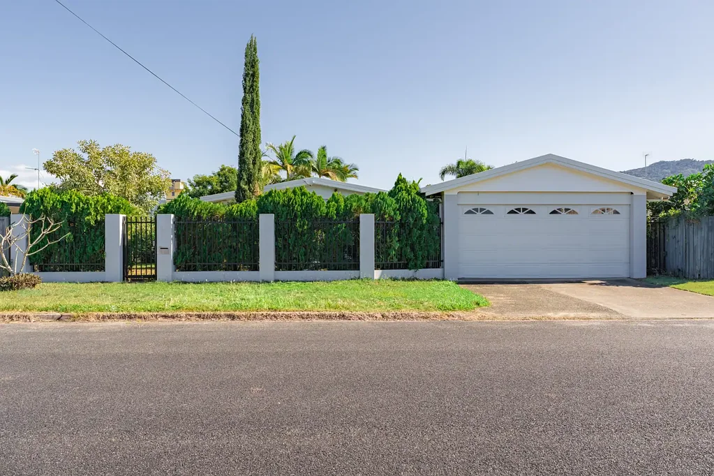 14 Veivers Close, Westcourt, QLD 4870