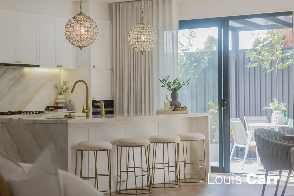 West Pennant Hills 5Phòng ngủ Multi-Generational Dream Home: Immaculate Entertainer 250m to Bus Stop & Zoned Murray Farm