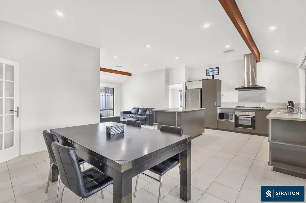 Langford 4Zimmer Well-Appointed Family Home With Subdivision Potential Close to Carousel Shopping Centre