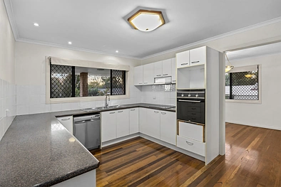 5 Highcrest Drive, Browns Plains, QLD 4118, 3 slaapkamers, 2 badkamers, House