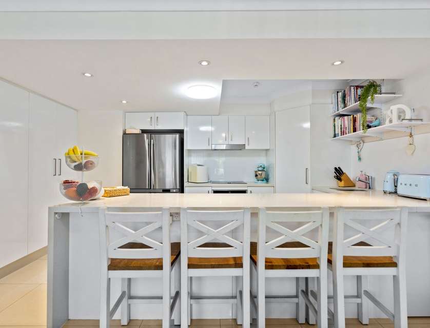 2/56 Hooker Boulevard, Mermaid Waters, QLD 4218, 2 Bedrooms, 1 Bathrooms, Apartment