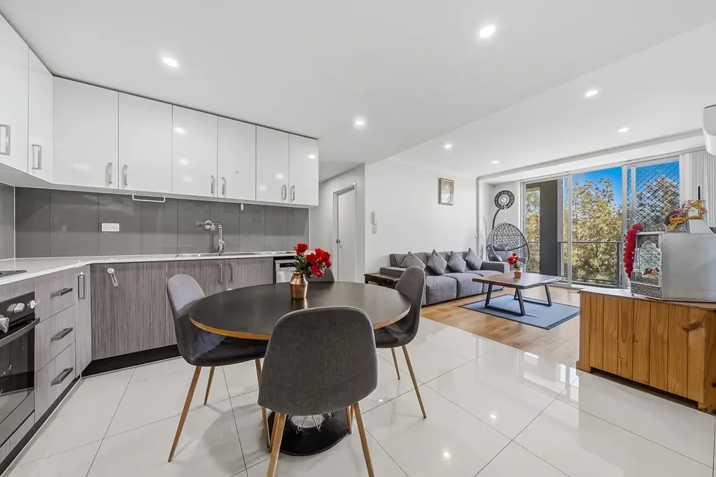 Toongabbie 3房 便利的 Toongabbie 区域的现代公寓生活 MODERN APARTMENT LIVING IN A CONVENIENT TOONGABBIE LOCATION
