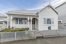 32 Hall Street, Newtown