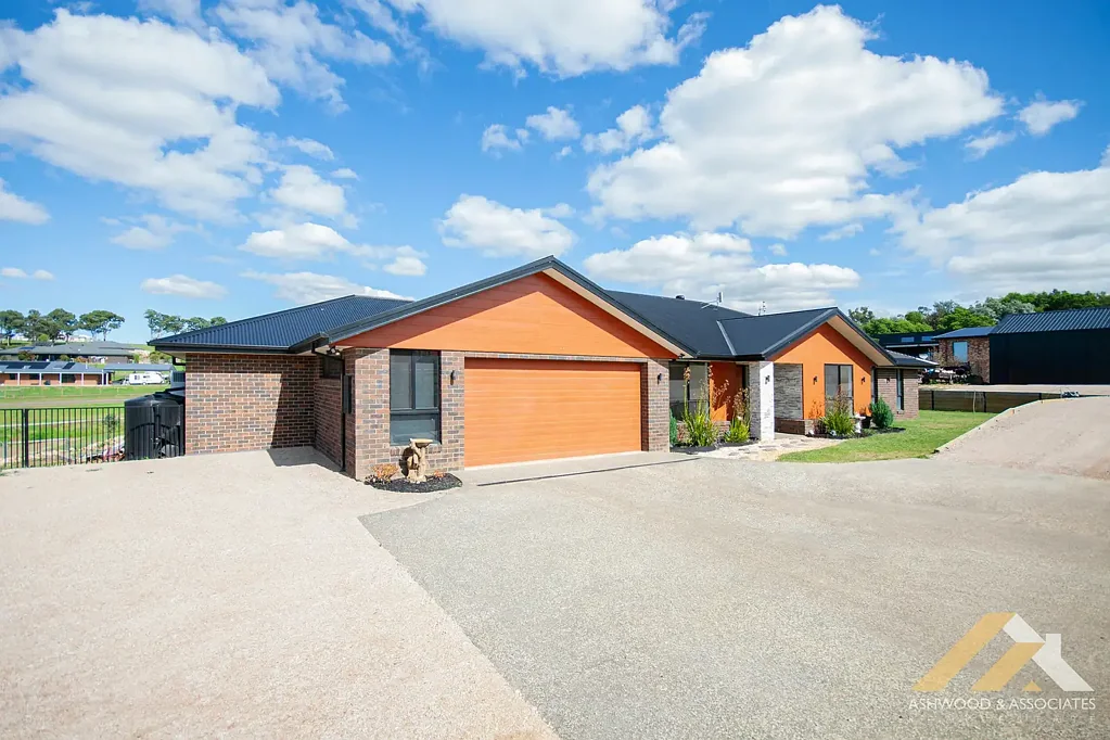 Wy Yung 4 Bedroom EXPANSIVE LIVING SPACES WITH BUILDERS WARRANTY