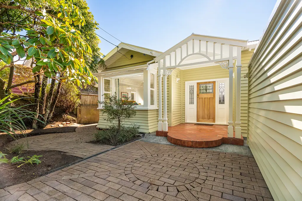 Karori 5房  4/5 BEDROOM, SUNNY & STYLISH CHARACTER HOME