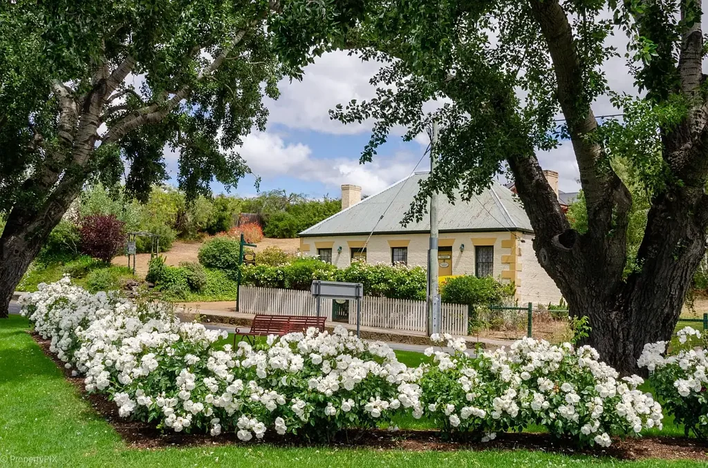 Richmond 2 Bedroom 47a & 47b Bridge Street, Richmond - BRIDGE COTTAGE - ARMOURY & SARGEANTS COTTAGES - Built 1823 - PRIME LOCATION - OPPORTUNITY TO LIVE WITH AN INCOME