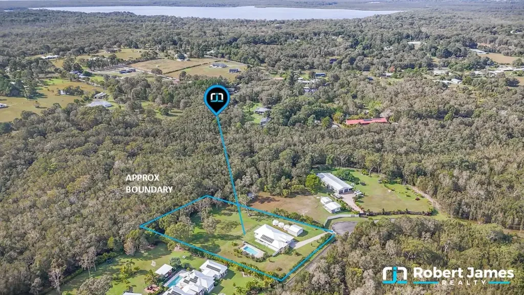 Cooroibah 4部屋 Small Acreage - Large Modern Home - Desirable Location