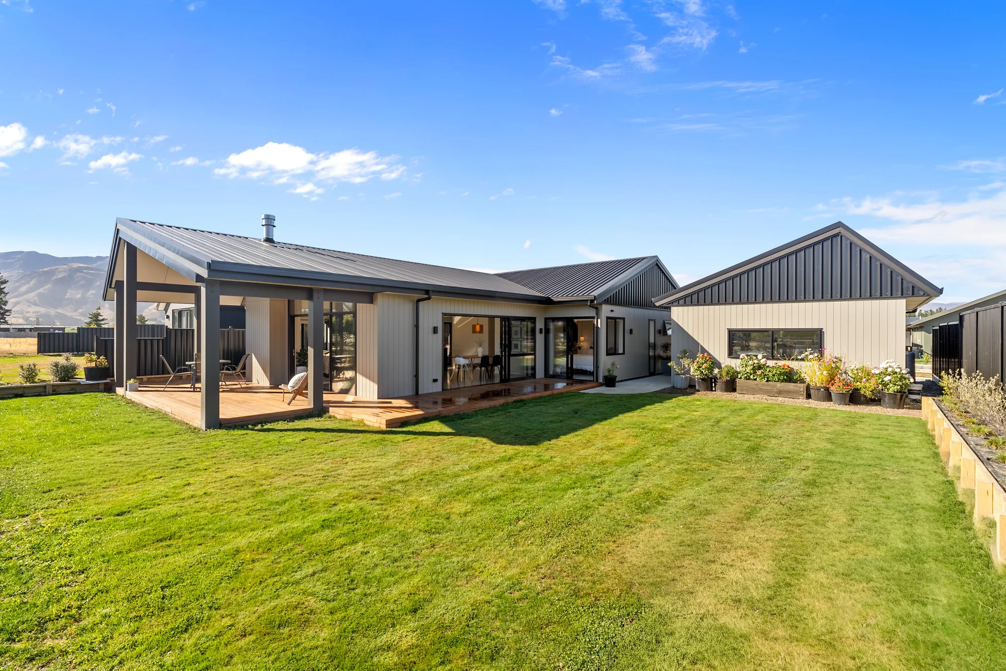 Lake Hawea 3 Slaapkamer Light-filled home with functional design