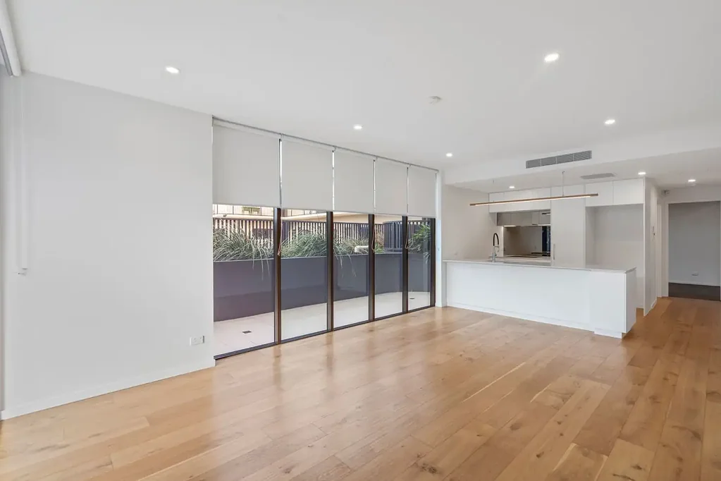 Labrador 1房  Ground Floor Living with an Exceptional Courtyard – Just 250m to the Broadwater
