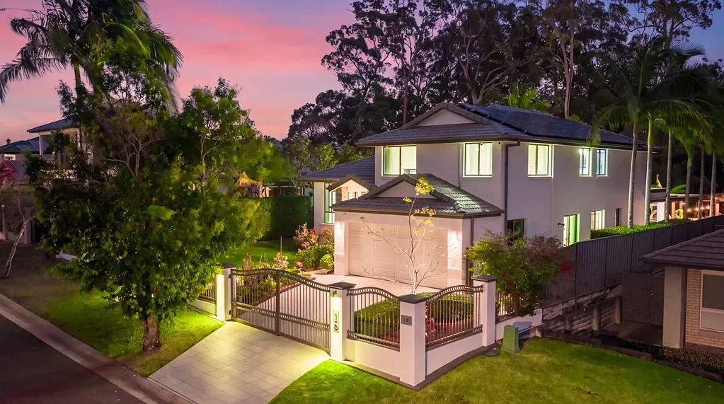 Molendinar 4房  Private Family Sanctuary with Pool & Reserve Outlook