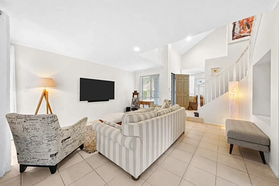 Surfers Paradise 3 Bedroom Unique Low Maintenance Home with Four Off-Street Parks