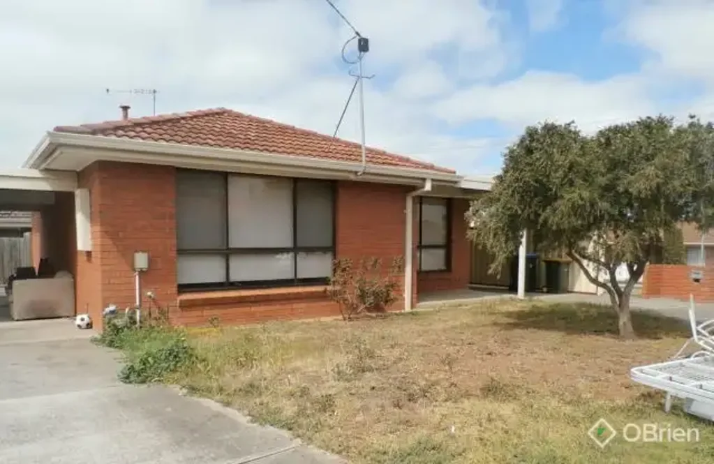 SPACIOUS UNIT CLOSE TO ALL AMENITIES!