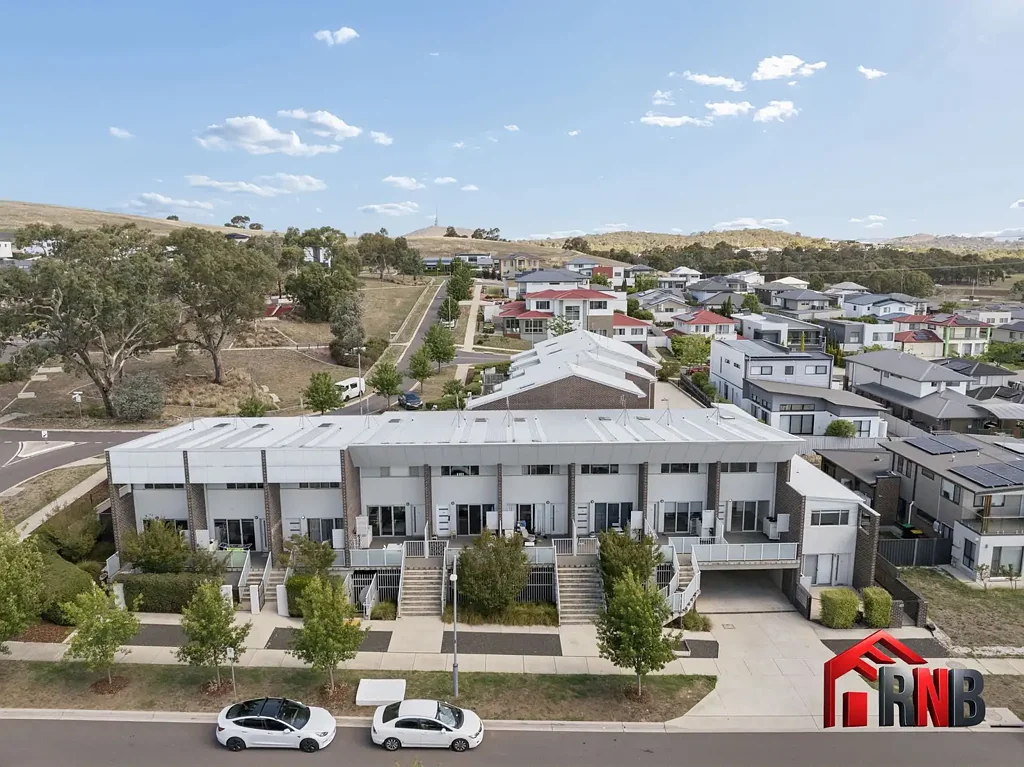 Lawson 3Zimmer Modern, Energy-Efficient Townhouse in Prime Lawson Location