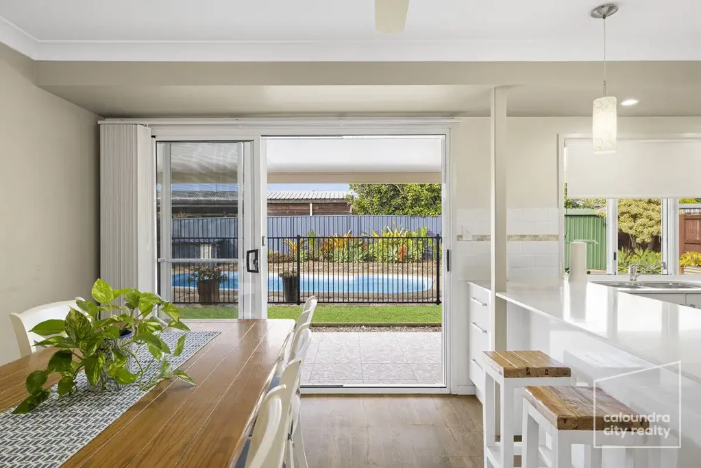 Wurtulla 4कमरा Coastal Comfort, Poolside Entertaining & A Premium Beachside Address