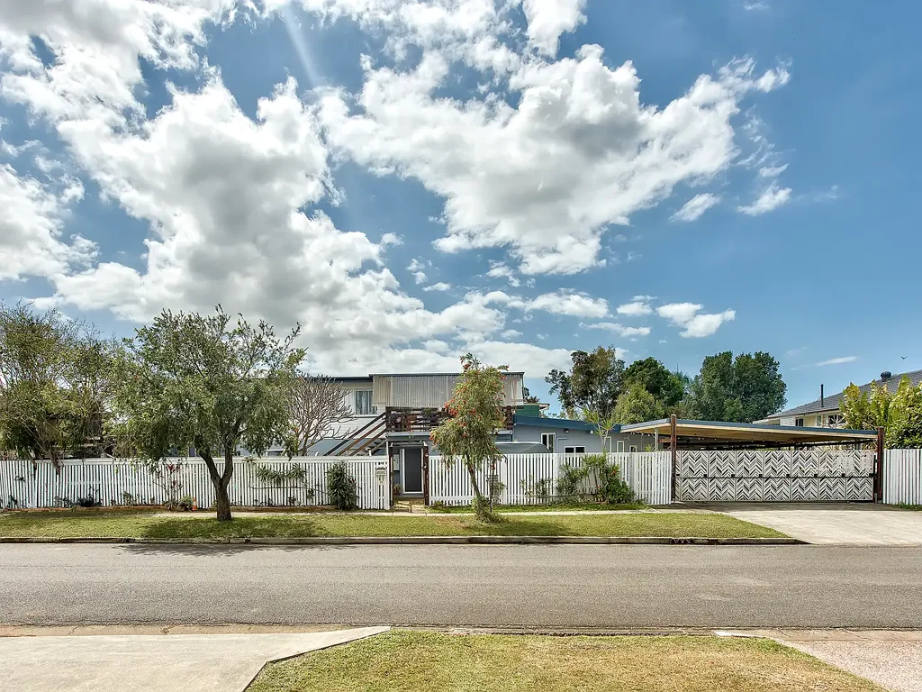 Zillmere 6બેડરૂમ Versatile Dual-Living Investment Opportunity with Separate Studio